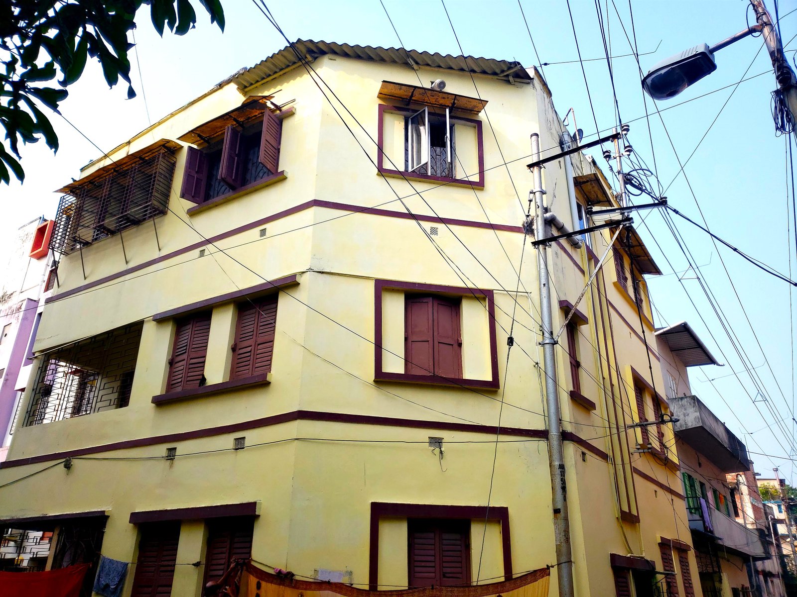 8 BHK Independent House For Sale at Prince Anwar Shah Road