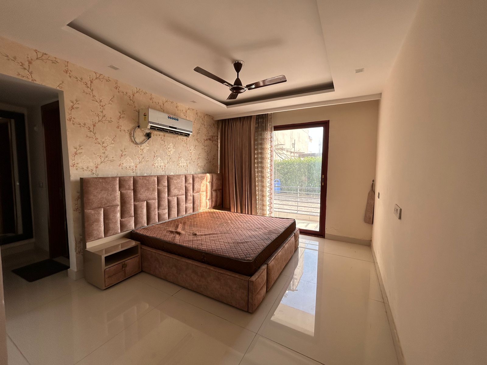 3BHK LUXORIOUS READY TO MOVE IN APARTMENT